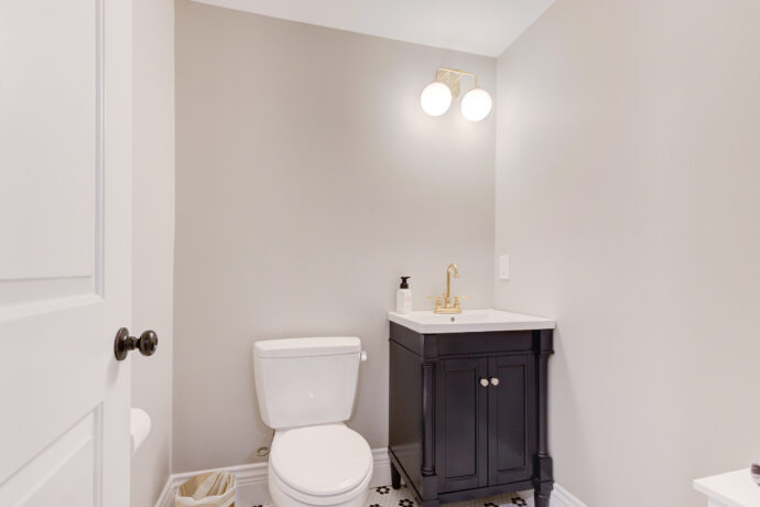 Finished small bathroom