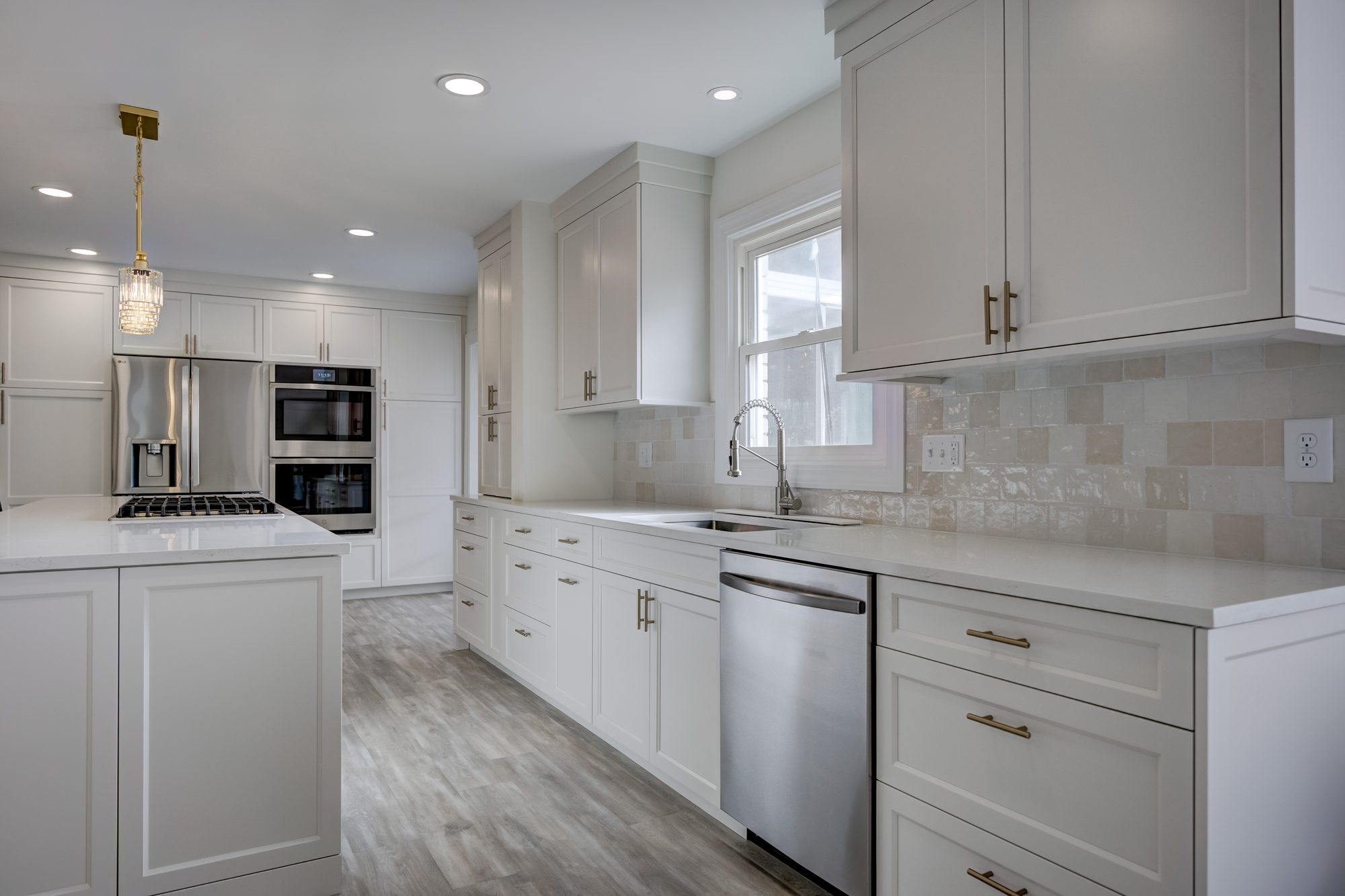Perimeter cabinet run with an undermount sink, quartz counters and integrated dishwasher in a Beverly Hills MI kitchen